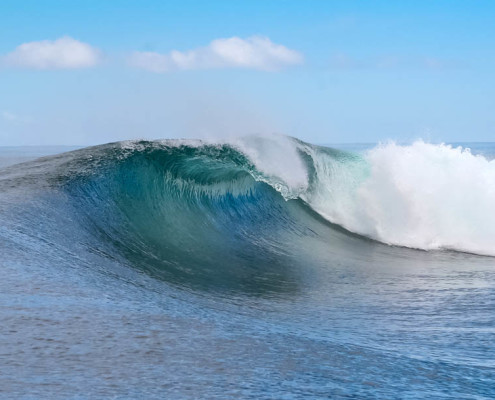 Fiji-Surfing Wave Beauty Barreling