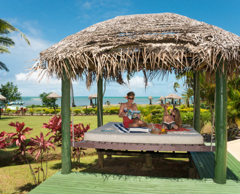 Resort Fiji Hanging Day Bed